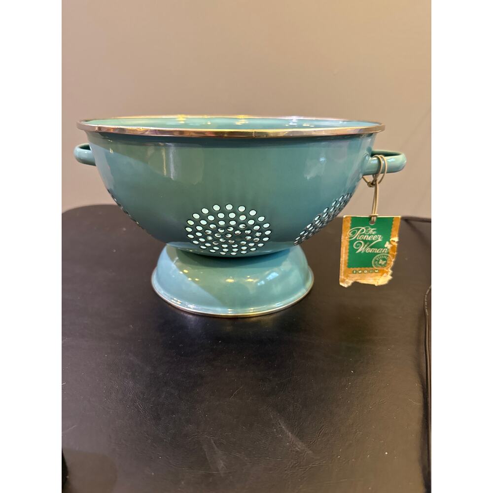 The pioneer woman teal blue colander new with tags